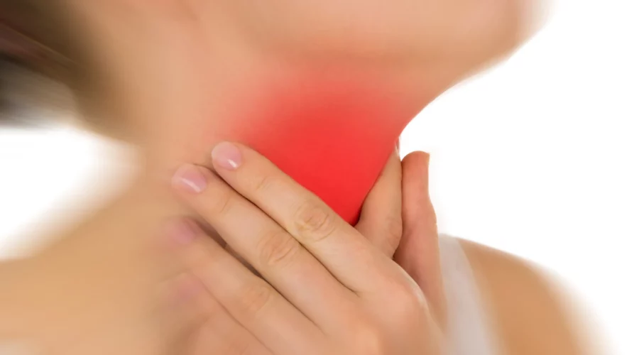 wat eten of drinken keelontsteking